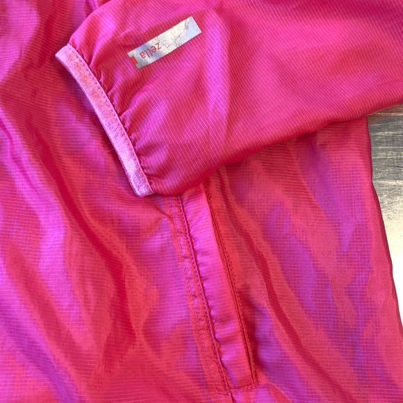 Zella (very) LIGHT weight Jacket - Picture 4 of 7